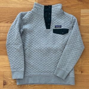 Patagonia Women’s Gray 1/4 Snap Quilted Pullover with Dark Green Details XS